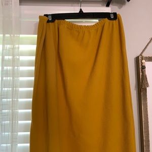 ‼️On Hold‼️Liver pull mustard skirt.